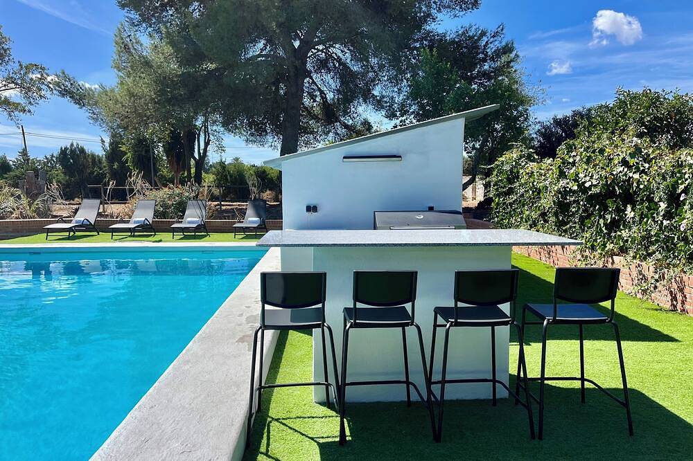 Villa San Patricio I Private Pool I Hot Tub I Bbq I Ps5 I Aircon Rooms I 3000m2 in Jerez de la Frontera, Costa de la Luz