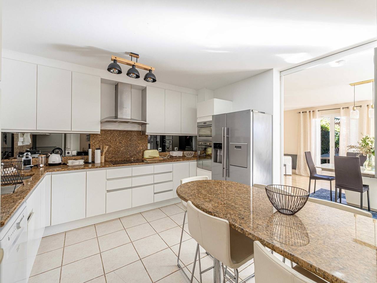 Apartamento entero, Impresionante casa con aire acondicionado, 5 dormitorios y 10 plazas de aparcamiento en Antibes. in Biot, Region de Cannes