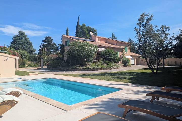 Cottage pour 8 personnes, avec jardin et terrasse, animaux acceptés à Mazan