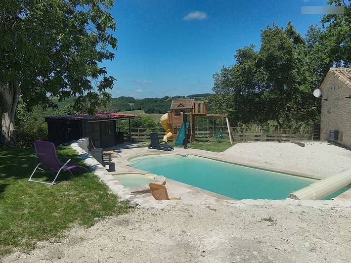 Gîte pour 11 personnes, avec jacuzzi et jardin ainsi que piscine et terrasse