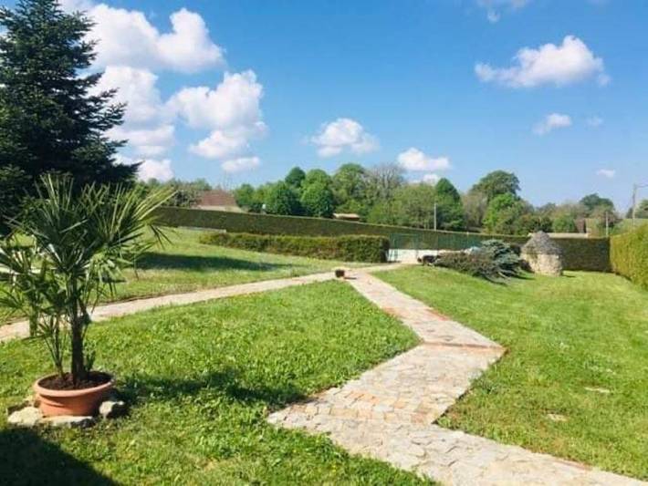 Location de vacances pour 8 personnes, avec jardin ainsi que piscine et vue à Fossemagne - 2
