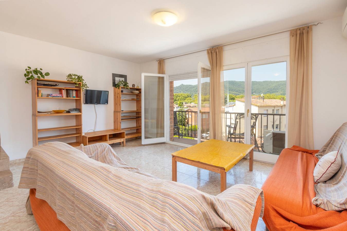 Casa de vacaciones 'Lago De Banyoles' con vistas al lago, Wi-Fi y aire acondicionado in Bañolas, Pla de l'Estany
