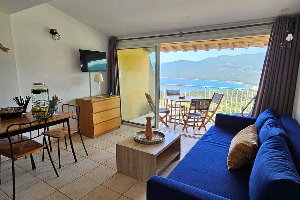 Appartement entier, T2 Alba Rossa n°124, Chaleureux vue mer et piscine in Serra-di-Ferro, Région d'Ajaccio