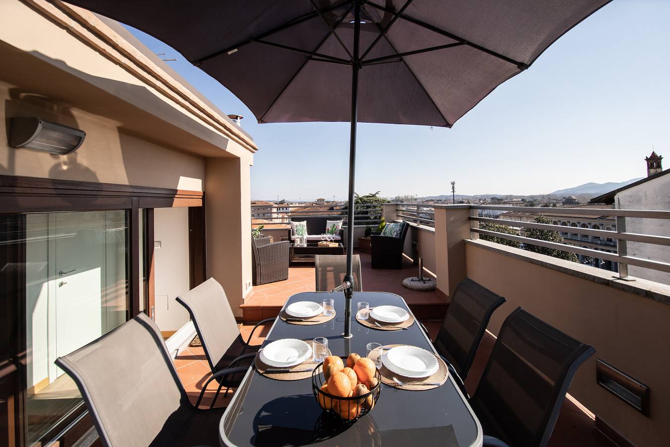 Apartamento entero, Rooftop Delight with Terrace in Lucca, Via Francigena