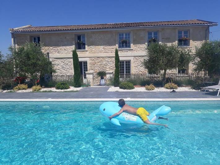 Location de vacances pour 16 personnes, avec Balcon et Terrasse ainsi que Jardin et Piscine à Saint-Louis-de-Montferrand
