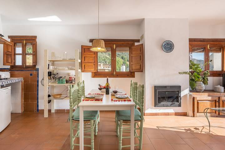 Ganzes Studio, Einzimmerapartment 'Casa Belmonte' mit Meerblick, privater Terrasse und Wi-Fi in Bubión, Cordillera Penibética