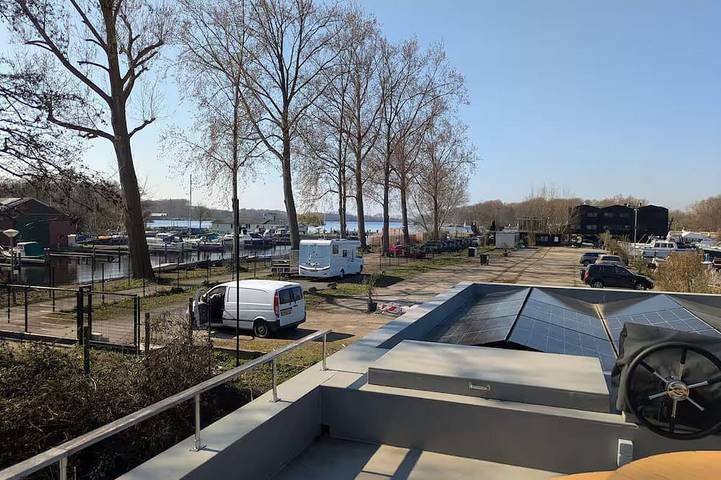 Surla-15 \"Levante\"- Experience ultimate luxury on the water! in Amsterdam Zuid, Nordholland