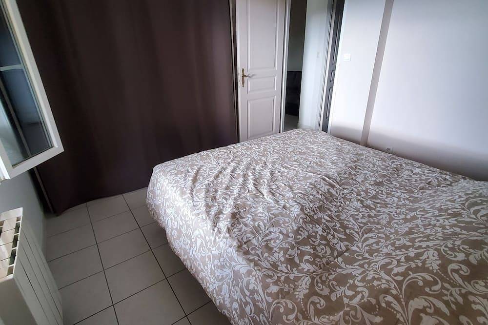 Lovely, quiet gîte in the hills of Provence in Beaucaire, Nimes region