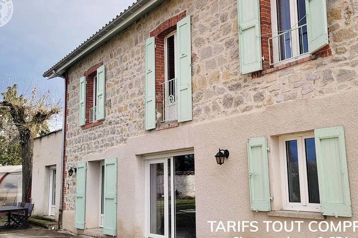 Gîte pour 9 personnes, avec Terrasse ainsi que Jardin et Sauna