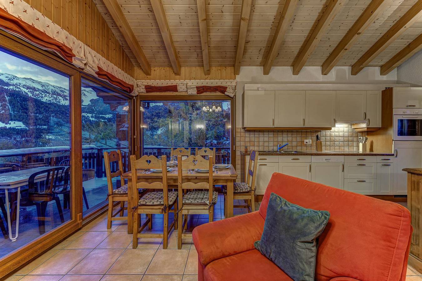 Chalet Petite Arvine - Jacuzzi - Views in Riddes, Alpes valaisannes