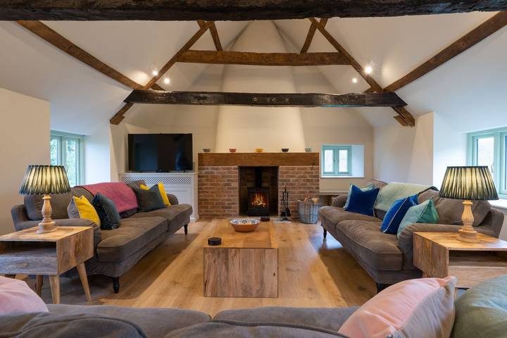 Cottage for 13 people, with hot tub and garden in Somerset
