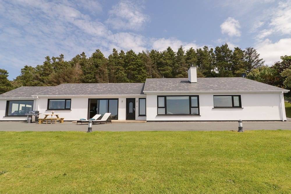 Upper Killult, pet friendly in Gortahork, County Donegal in Cross Roads Electoral Division, Glenties