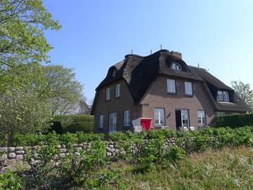 Ferienhaus für 5 Personen, mit Terrasse und Sauna sowie Garten, mit Haustier in Alkersum