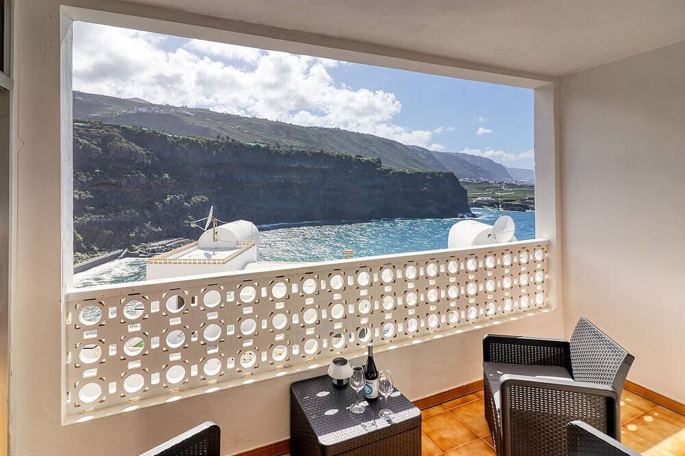 Entire apartment, Oceanview Retreat / 50m to Beach + Sunset Terrace + Ensuite in San Marcos, North Tenerife