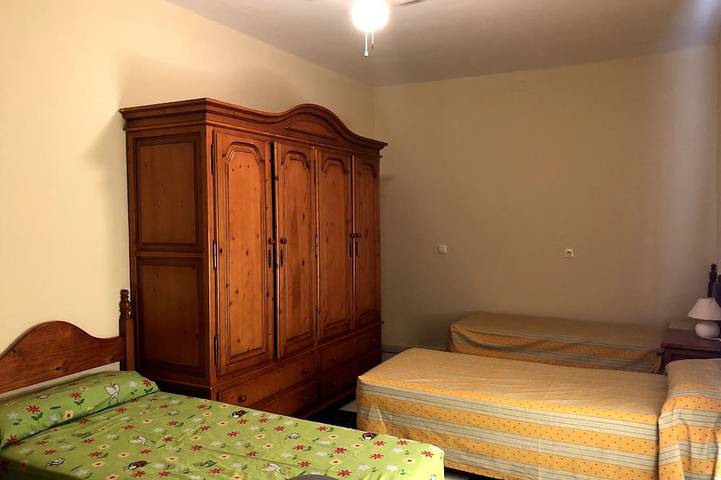 Gîte pour 10 personnes, avec terrasse et jardin, animaux acceptés à Lora del Río - 3