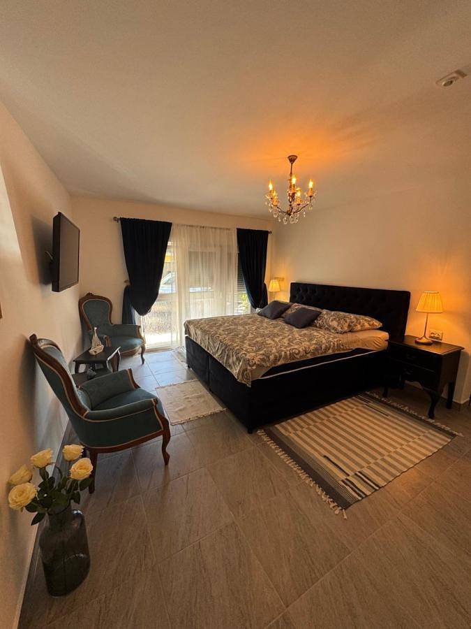 Villa für 11 Personen, mit Sauna und Ausblick sowie Pool und Garten auf Rab - 2