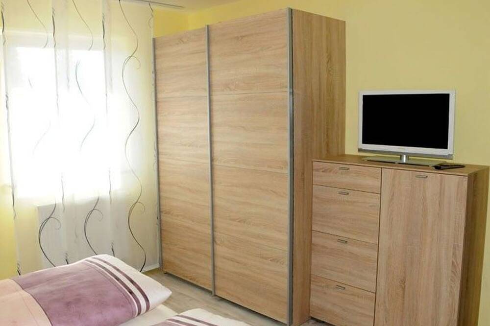 Ganze Wohnung, Ferienwohnung Carolin 65 m² mit 2 Schlafzimmern und Pool im Romantischen Franken in Oberdachstetten, Romantische Straße