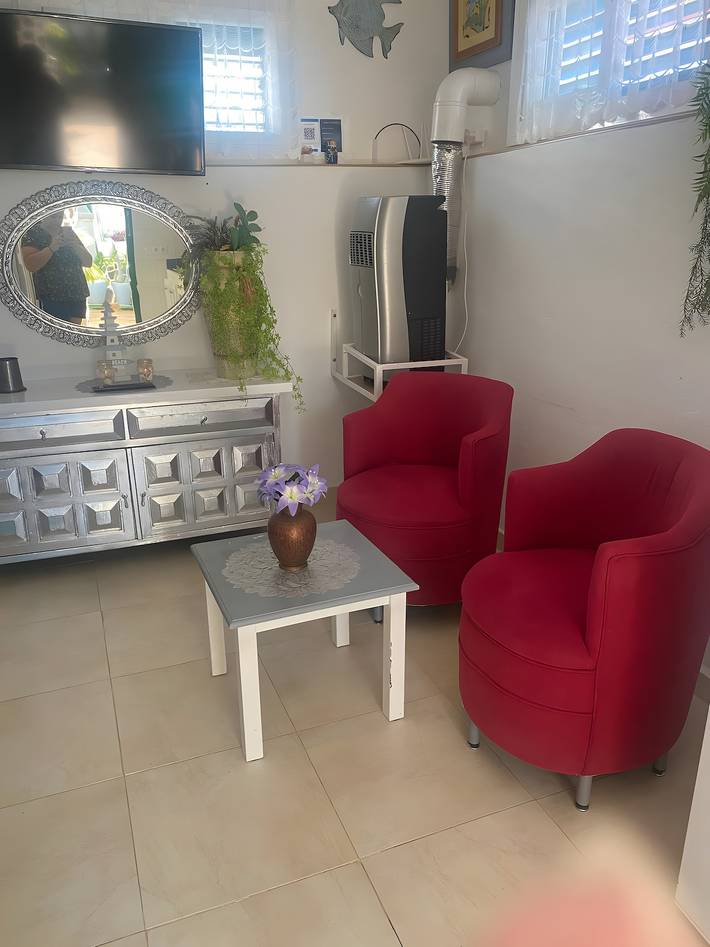 Entire studio, Vacation Studio 'El Palmeral' with Shared Pool, Wi-Fi and Air Conditioning in Montaña Roja, Yaiza