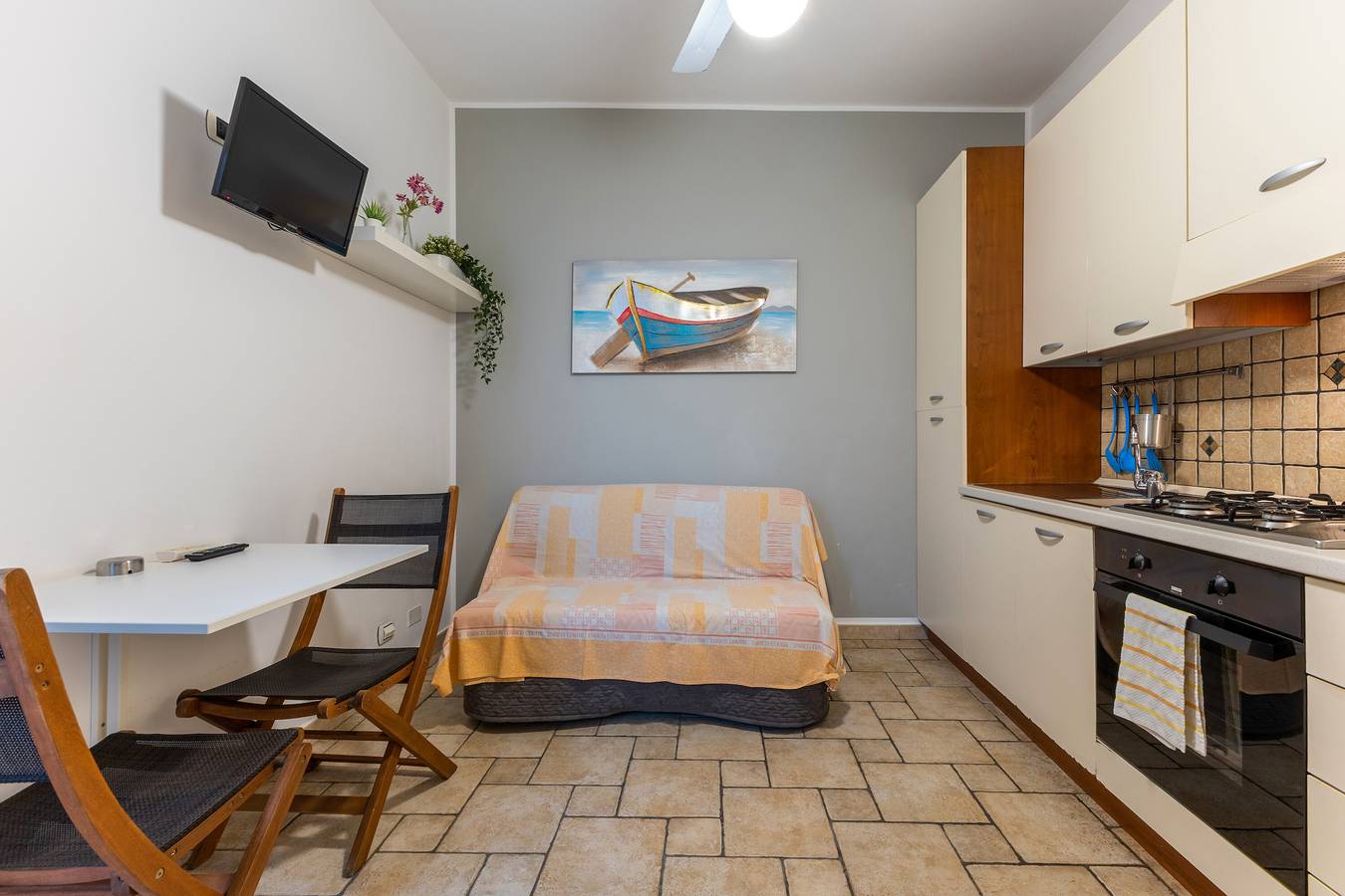 Entire apartment, Apartment 'Appartamento Timone' with Private Terrace, Wi-Fi and Air Conditioning in Marina di Ragusa, Ragusa Province