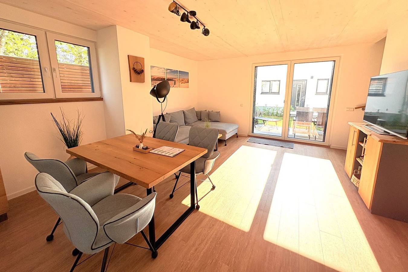 Ferienhaus Bug – Charmantes Domizil mit Terrasse, nah am Wieker Bodden in Dranske, Rügen