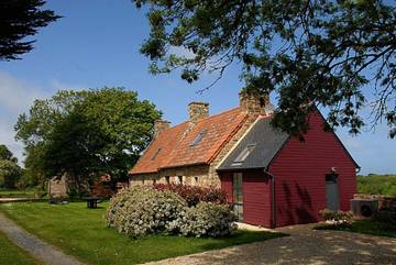 Gîte pour 4 personnes, avec jardin à Penvénan
