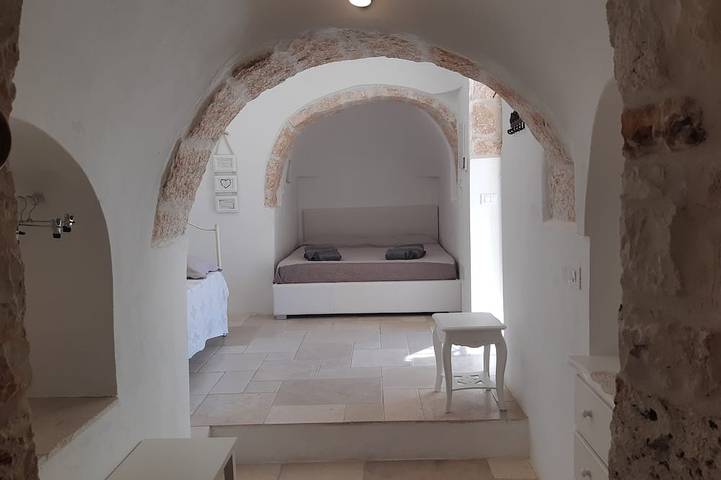 Antico Trullo Ulmo con piscina privata in Ceglie Messapica, Salento