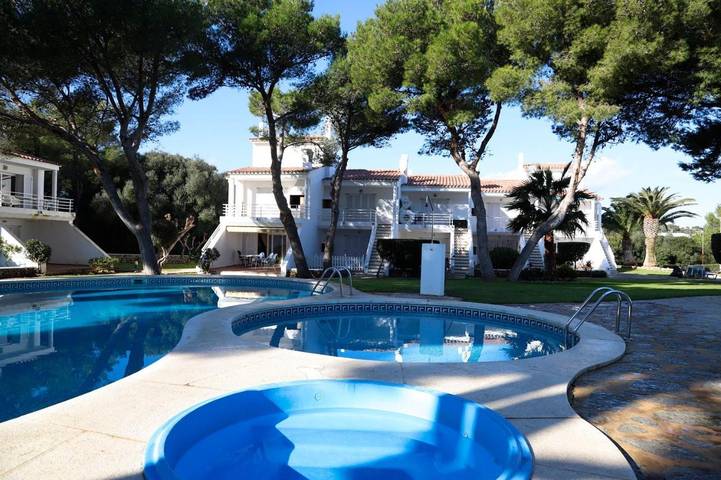 Gîte pour 4 personnes, avec piscine ainsi que jardin et vue à Port d'Addaia