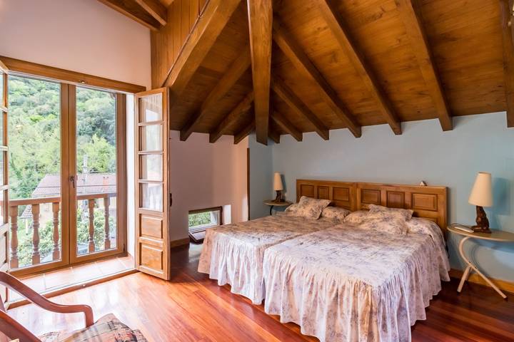 Casa rural para 13 personas, con Balcón y Jardín en 