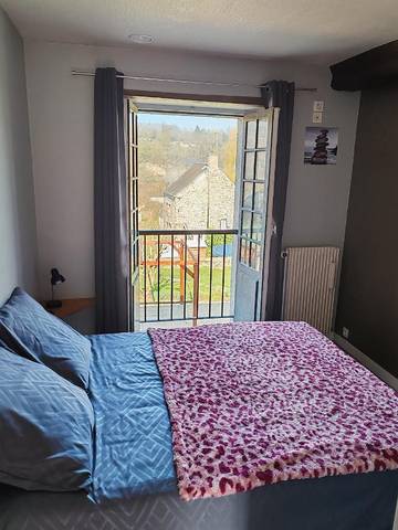 Gîte pour 2 personnes, avec jardin ainsi que terrasse et vue, animaux acceptés à Pont-d'Ouilly