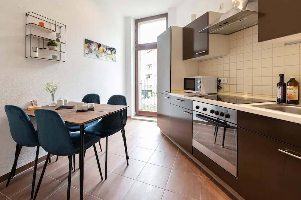 Entire apartment, ★Ko-Living Apartment am Wasserturm | Paulusviertel Halle | Up to 5 people ★ in Paulusviertel, Halle (Saale)