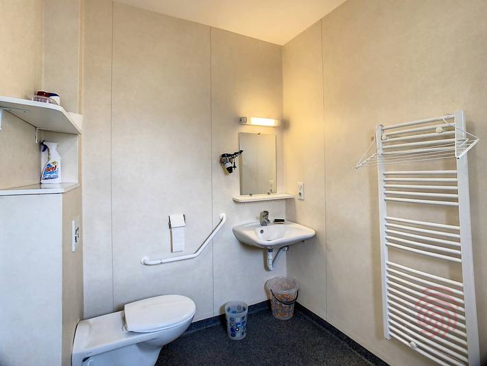 Apartamento entero, Apartamento F2 con terraza y parking, a 300m de balnearios, acepta mascotas, climatizado y con WIFI in Lamalou-les-Bains, Region de Béziers