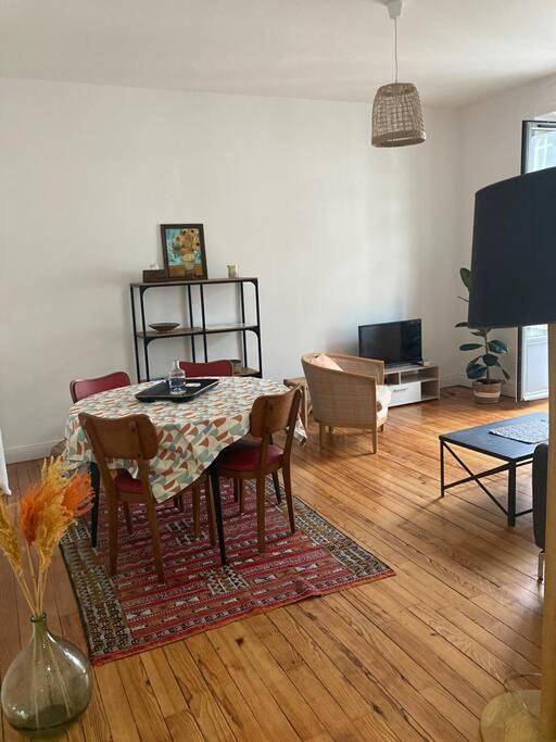 Appartement entier, One-Bedroom Apartment in Pau, Béarn