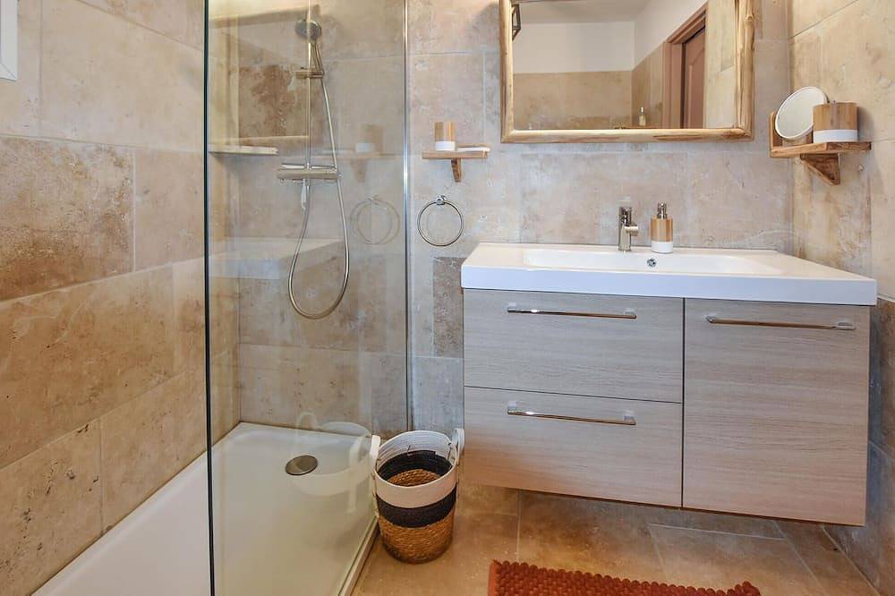 Stunning home in Vaison-la-Romaine with Wifi in Vaison-la-Romaine, Parc naturel régional du Mont-Ventoux