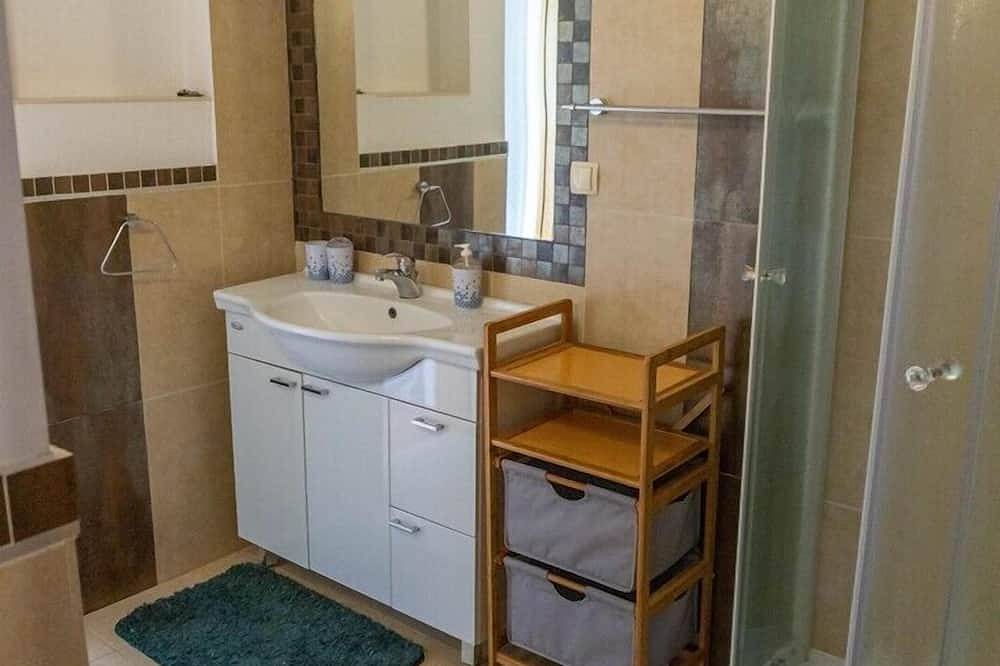 Ganze Wohnung, Apartment Petrica Nr.1 - ohne Balkon, gelegen in dem ruhigen Dorf Jurandvor bei Baska in Baska, Krk