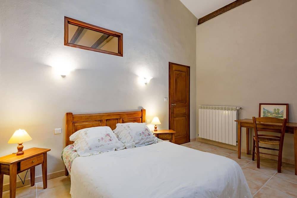 Acogedor apartamento en villa con Wifi, piscina, Tv, terraza, mascotas permitida y vista panorámica in Bauduen, Región Brignoles