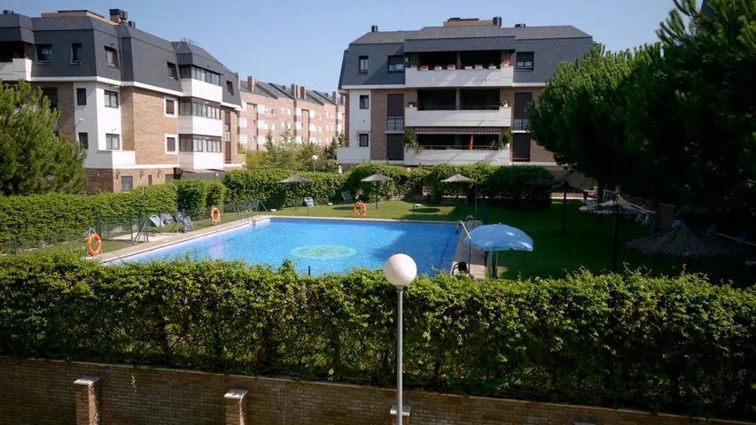 Apartamento de vacaciones para 6 personas, con piscina además de jardín y vistas - 1