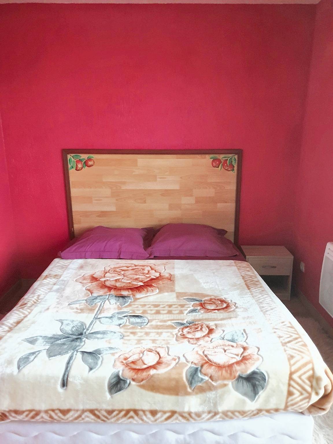 Maison chaleureuse à Saint-Remy avec jardin enchanteur in Notre-Dame-de-Bonne-Nouvelle, Région de Caen