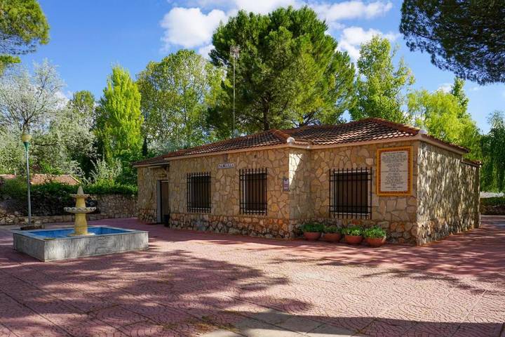 Casa rural para 6 personas, con jardín y vistas, Se admiten mascotas en Ossa de Montiel