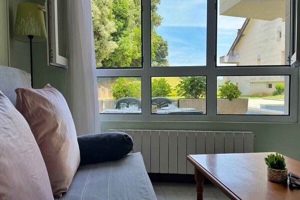Ganze Wohnung, Bajo en la playa con piscina - La Arena 4309 in Arnuero, Kantabrische Küste