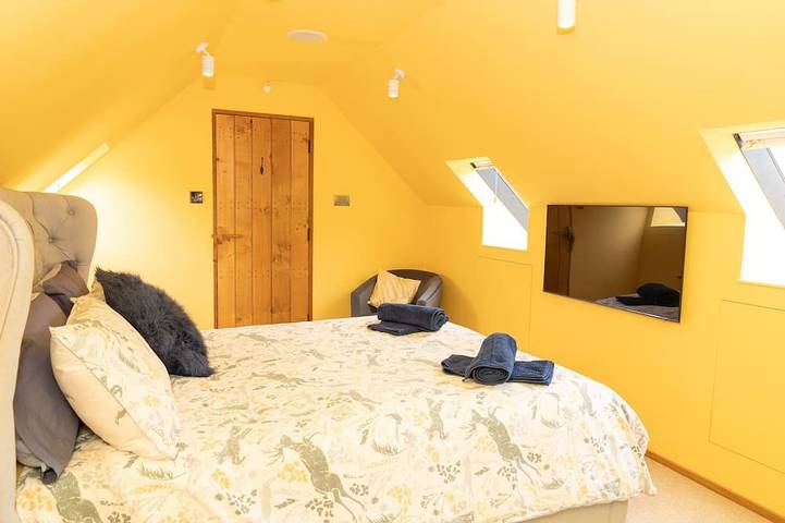Matties Loft - peaceful, private garden/hot tub, swimming lake, Spa and wellness in Bletchingley, Surrey