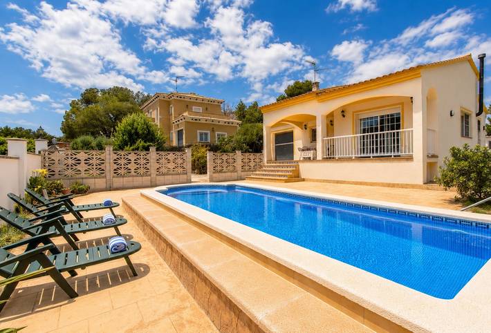 Piscina privada en la Costa Dorada, playa a 3km in Vendrell, Costa Dorada