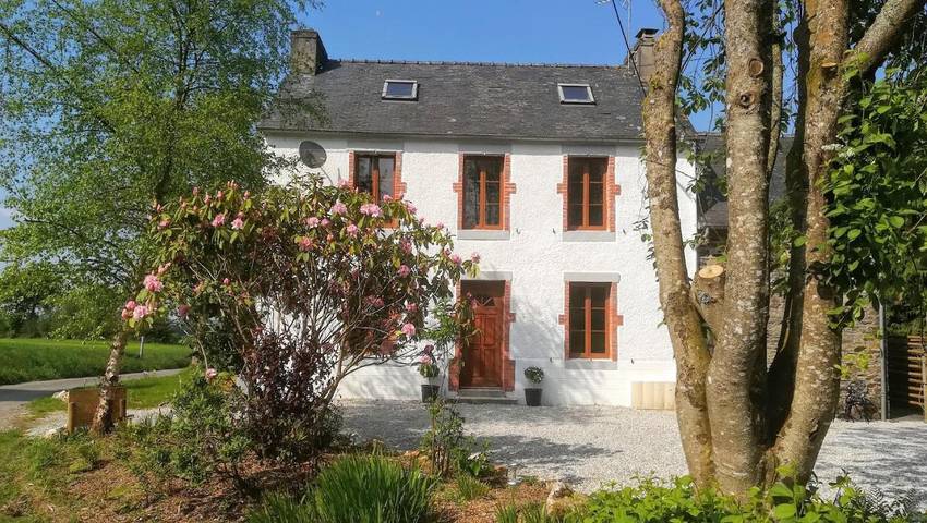 Location de vacances pour 6 personnes, avec jardin et vue à Paule
