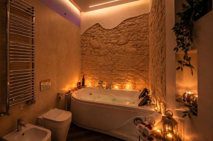 Location de vacances pour 4 personnes, avec terrasse et sauna ainsi que jacuzzi et piscine à Alberobello - 2