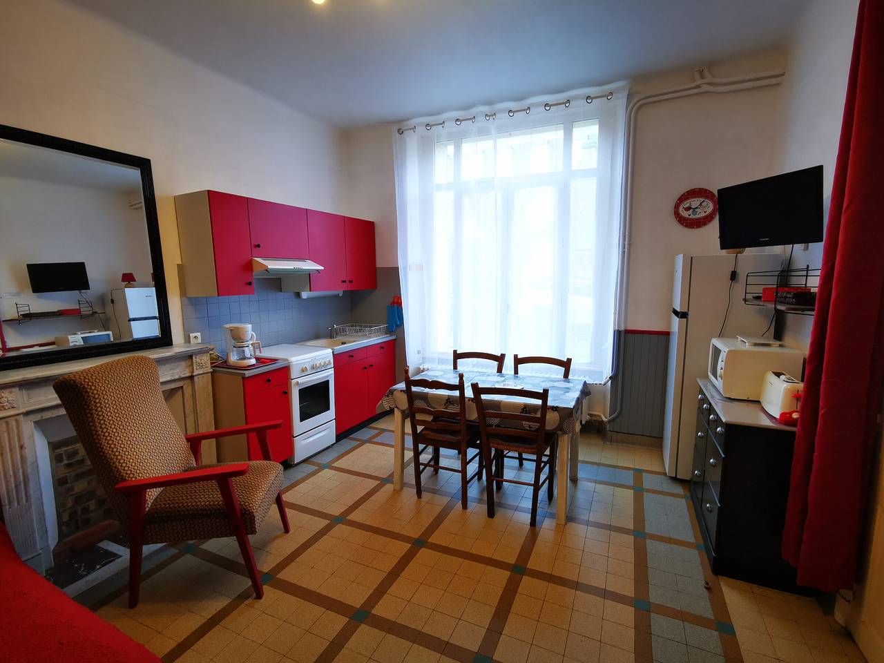 Studio entier, Studio Les Coquelicots n°1 avec Wi-Fi - La Bourboule in La Bourboule, Parc naturel régional des Volcans d'Auvergne