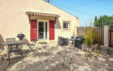 Gîte pour 4 personnes, avec jardin ainsi que piscine et terrasse à Piolenc