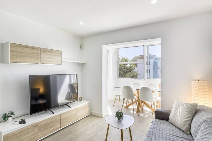 Entire apartment, Apartment 'Nidos Cerca De La Playa' with Air Conditioning in l'Escala, Upper Empordà