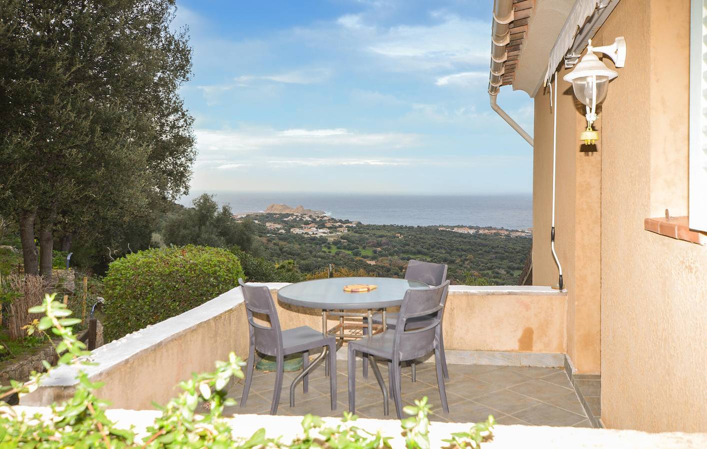Apartment mit Meerblick, WLAN und Terrasse, 2,5 km von Plage Caruchettu entfernt in Monticello, Calvi und Umgebung