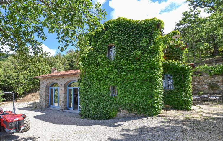 Apartamento de 250 pies cuadrados con aparcamiento, hoguera, piscina y jardín in Castiglion Fiorentino, Provincia de Arezzo