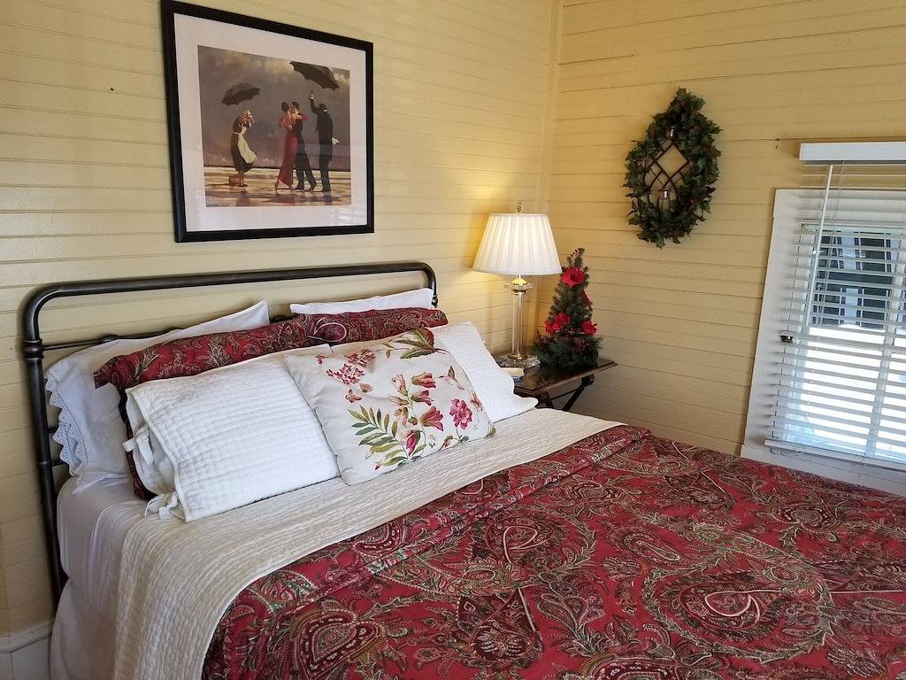 Romance, Charm & Privacy for the Perfect Getaway Cottage in Little Rock, Arkansas
