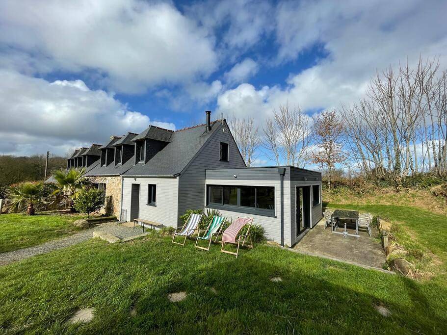 Three-Bedroom House in Trélévern, Rosa Granitküste